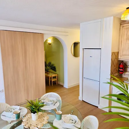 Beautiful 4 Bedroom With Private Jacuzzi Apartment
