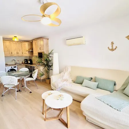 Beautiful 4 Bedroom With Private Jacuzzi Apartment